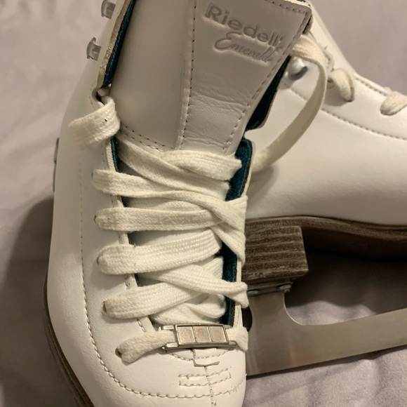 Riedell Emerald Ice Skates - Picture 3 of 8